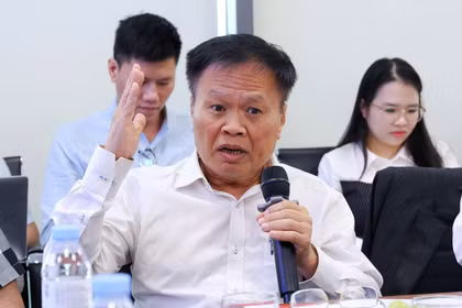 TS Nguyễn Đình Cung tại tọa đàm sáng nay