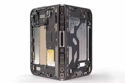 Tin nóng công nghệ 26/10: Phát hiện manh mối về lỗi nứt màn hình iPhone Duo