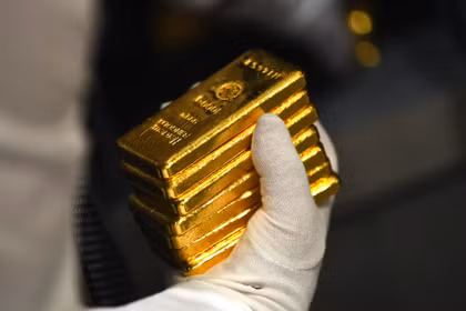 Giá vàng thế giới sáng 6/10 giảm xuống 4.141 USD/ounce, thấp hơn khoảng 4 USD/ounce so với sáng 5/10. Ảnh: Bloomberg.