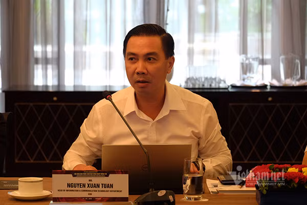Ông Nguyễn Xuân Tuấn - Trưởng ban Viễn thông và CNTT tập đoàn Điện lực Việt Nam (EVN) chia sẻ những khó khăn về công tác tài chính khi đầu tư cho CNTT. Ảnh: Trọng Đạt Ông Nguyễn Xuân Tuấn - Trưởng ban Viễn thông và CNTT tập đoàn Điện lực Việt Nam (EVN) chia sẻ những khó khăn về công tác tài chính khi đầu tư cho CNTT. Ảnh: Trọng Đạt