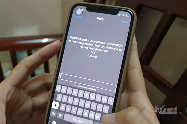 Sau mỗi cuộc gọi từ số thuê bao nghi ngờ phát tán cuộc gọi rác, nhà mạng sẽ gửi đi 1 câu hỏi dưới dạng tin nhắn USSD để thu thập ý kiến người dùng nhằm xác định chính xác thuê bao phát tán tin nhắn rác. Ảnh: Trọng Đạt Sau mỗi cuộc gọi từ số thuê bao nghi ngờ phát tán cuộc gọi rác, nhà mạng sẽ gửi đi 1 câu hỏi dưới dạng tin nhắn USSD để thu thập ý kiến người dùng nhằm xác định chính xác thuê bao phát tán tin nhắn rác. Ảnh: Trọng Đạt