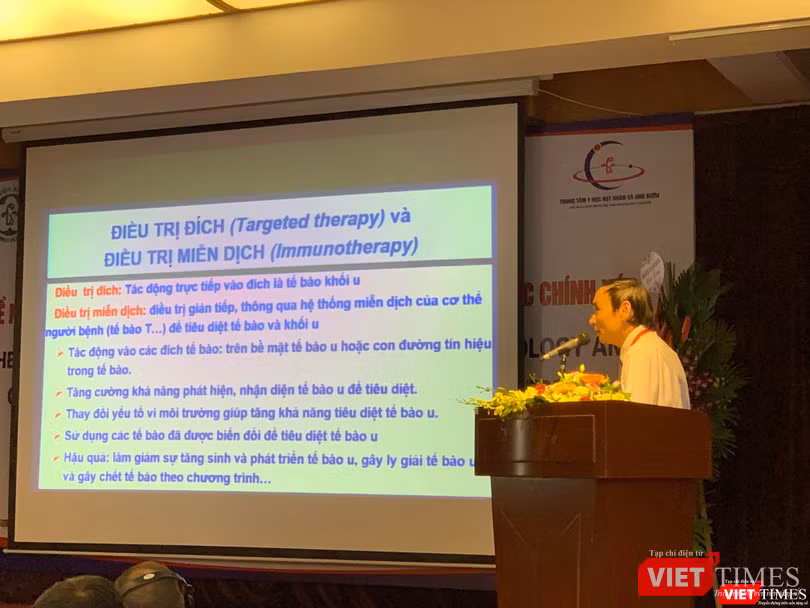 GS.TS. Mai Trọng Khoa - Trưởng đơn vị Gen – Tế bào gốc, nguyên Phó Giám đốc Bệnh viện Bạch Mai- trình bày kết quả “Điều trị đích và điều trị miễn dịch trong ung thư”; GS.TS. Mai Trọng Khoa - Trưởng đơn vị Gen – Tế bào gốc, Bệnh viện Bạch Mai) trình bày kết quả “Điều trị đích và điều trị miễn dịch trong ung thư”;