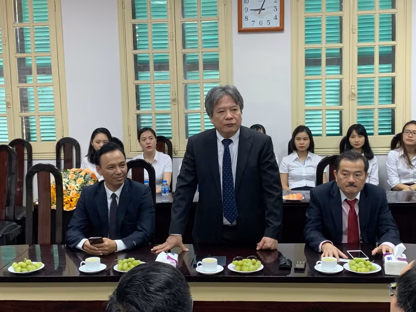 GS. Trần Bình Giang –Giám đốc Bệnh viện Hữu nghị Việt Đức GS. Trần Bình Giang –Giám đốc Bệnh viện Hữu nghị Việt Đức