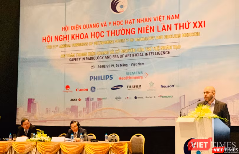 Chuyên gia quốc tế chia sẻ kinh nghiệm với các đồng nghiệp Việt Nam Chuyên gia quốc tế chia sẻ kinh nghiệm với các đồng nghiệp Việt Nam