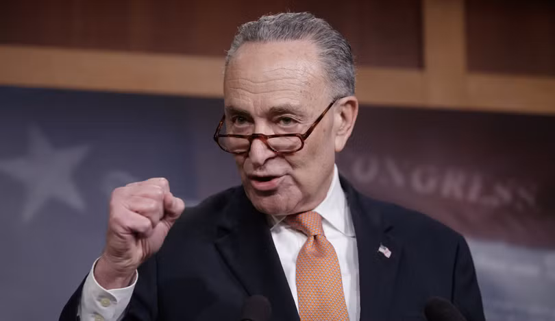 Thượng nghị sỹ Chuck Schumer, lãnh tụ Đảng Dân chủ tại Thượng nghị viện tuy thường hay phê phán tổng thống, nhưng luôn ủng hộ chính sách cứng rắn đối với Trung Quốc của ông Donald Trump.