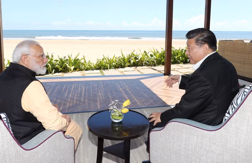 Thủ tướng Ấn Độ Narendra Modi gặp gỡ Chủ tịch Trung Quốc Tập Cận Bình tại Chennai hôm 11/10. Thủ tướng Ấn Độ Narendra Modi gặp gỡ Chủ tịch Trung Quốc Tập Cận Bình tại Chennai hôm 11/10.