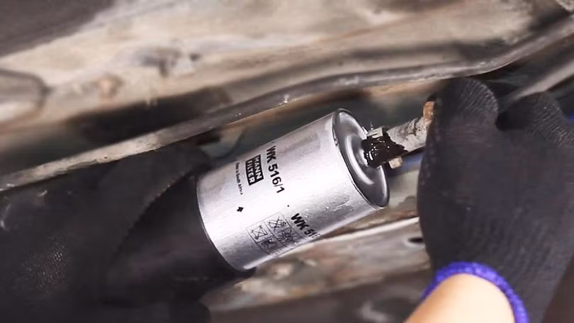 Khi gặp hiện tượng xe bị giật khi vận hành, tài xế cần mang xe đến các trung tâm bảo dưỡng xe để kiểm tra hệ thống lọc nhiên liệu Khi gặp hiện tượng xe bị giật khi vận hành, tài xế cần mang xe đến các trung tâm bảo dưỡng xe để kiểm tra hệ thống lọc nhiên liệu