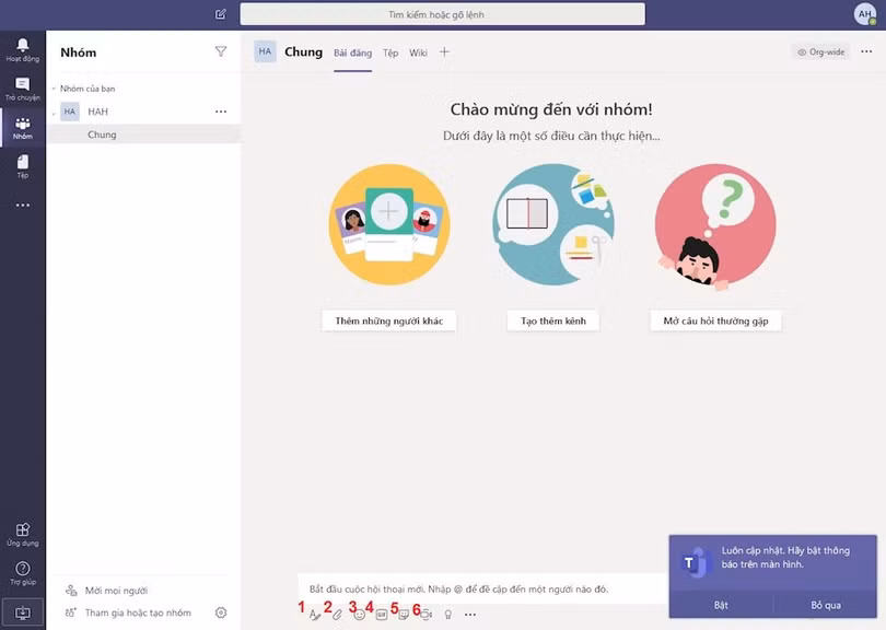 Trong một nhóm sẽ có nhiều các lựa chọn tương tác như viết chat, gửi tệp đính kèm, hay gửi emoji; trong đó chức năng quan trọng nhất là họp trực tuyến (biểu tượng máy quay - số 6). Trong một nhóm sẽ có nhiều các lựa chọn tương tác như viết chat, gửi tệp đính kèm, hay gửi emoji; trong đó chức năng quan trọng nhất là họp trực tuyến (biểu tượng máy quay - số 6).