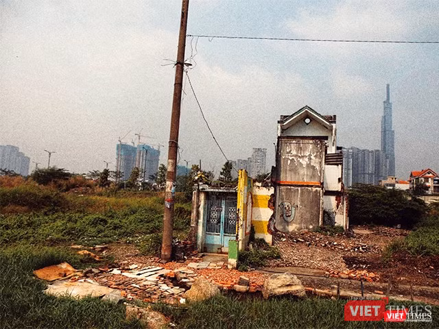 Nơi này, từng là khu vực sầm uất, nay chỉ còn vài căn nhà sót lại. Ảnh: Mai Kỳ.