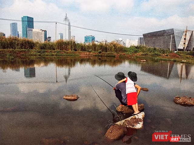 Những người dân Thủ Thiêm vẫn mỏi mòn chờ đợi sau hàng chục năm. Ảnh: Mai Kỳ.