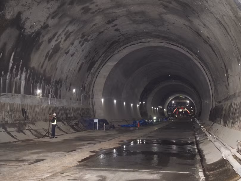Một đường hầm trong tuyến đường cao tốc Jakarta - Bandung.
