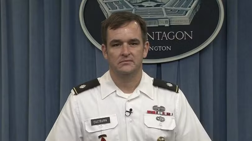 Người phát ngôn Lầu Năm Góc Dave Eastburn: “Chúng tôi lo ngại về quy mô xây dựng của đường băng sân bay và các cơ sở cảng được xây dựng ở Dara Sakor. Quy mô này vượt xa nhu cầu cơ sở hạ tầng hoạt động thương mại hiện nay và trong tương lai, có thể sẽ được dùng cho mục đích quân sự". Người phát ngôn Lầu Năm Góc Dave Eastburn: “Chúng tôi lo ngại về quy mô xây dựng của đường băng sân bay và các cơ sở cảng được xây dựng ở Dara Sakor. Quy mô này vượt xa nhu cầu cơ sở hạ tầng hoạt động thương mại hiện nay và trong tương lai, có thể sẽ được dùng cho mục đích quân sự".