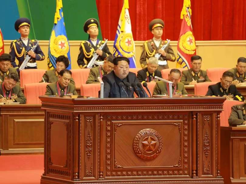Nhà lãnh đạo Triều Tiên Kim Jong-un chú trì Hội nghị Quân ủy mở rộng động viên quân đội sẵn sàng chiến đấu. Nhà lãnh đạo Triều Tiên Kim Jong-un chú trì Hội nghị Quân ủy mở rộng động viên quân đội sẵn sàng chiến đấu.