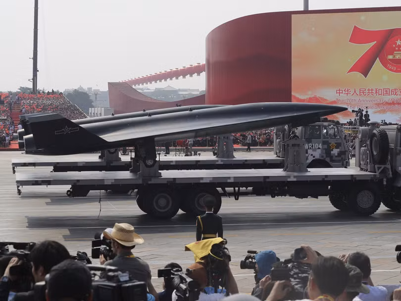 UAV trinh sát chiến lược tầm cao tầm xa WZ-8 có tốc độ lên tới Mach 5, được cho là có thể đột phá mọi hệ thống phòng không. UAV trinh sát chiến lược tầm cao tầm xa WZ-8 có tốc độ lên tới Mach 5, được cho là có thể đột phá mọi hệ thống phòng không.