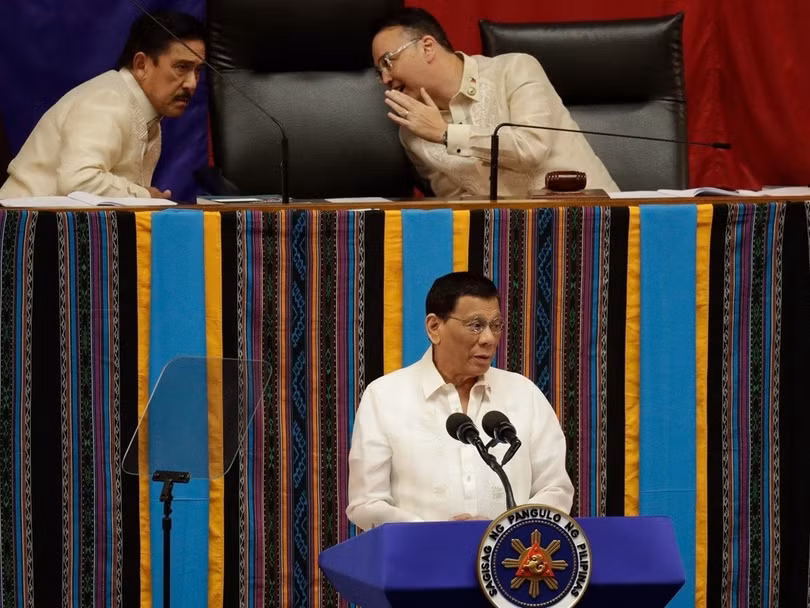 Tổng thống Philippines Duterte bất ngờ cách chức “Người chỉ huy cuộc chiến chống ma túy” của Phó Tổng thống Leni Robredo, người đã thường xuyên tiếp xúc với đại sứ Mỹ được coi là một biểu hiện của đọ sức chính trị Trung - Mỹ.
