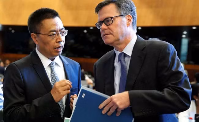 Ông Dennis Shea (phải) đấu khẩu gay gắt với Đại sứ Trung Quốc tại WTO Trương Hướng Thần Ông Dennis Shea (phải) đấu khẩu gay gắt với Đại sứ Trung Quốc tại WTO Trương Hướng Thần