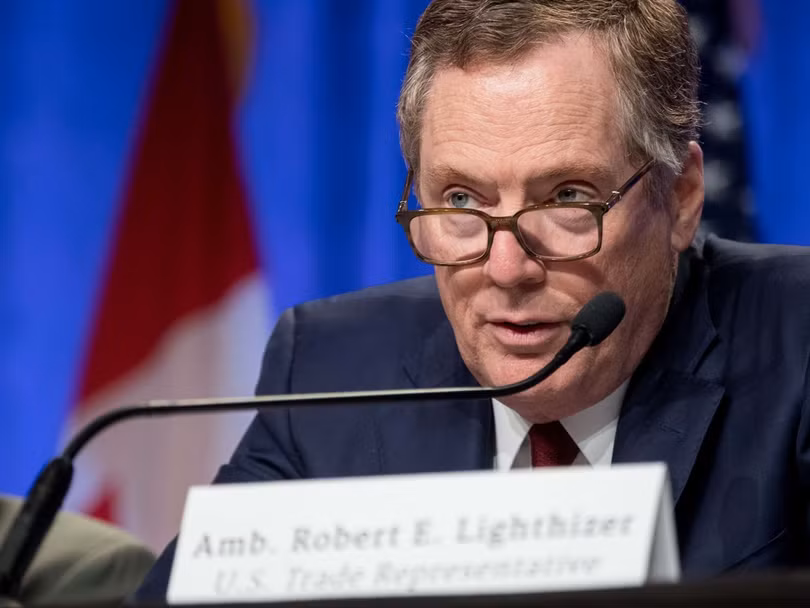 Ông Robert Lighthizer - người được cho là có thái độ cứng rắn với Trung Quốc sẽ dẫn đầu đoàn đàm phán mậu dịch sắp tới với Phó Thủ tướng Trung Quốc Lưu Hạc. Ông Robert Lighthizer - người được cho là có thái độ cứng rắn với Trung Quốc sẽ dẫn đầu đoàn đàm phán mậu dịch sắp tới với Phó Thủ tướng Trung Quốc Lưu Hạc.