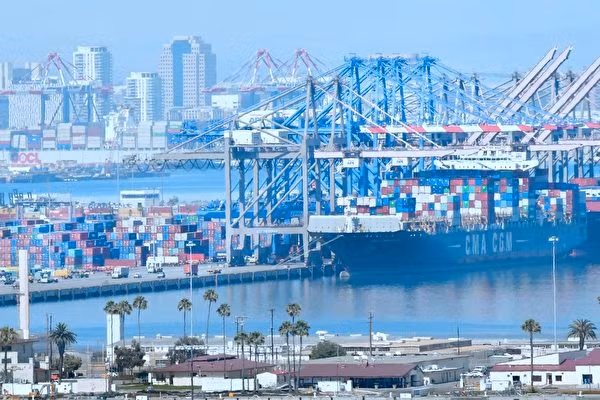 Theo ông Mnuchin, Trung Quốc đưa ra cam kết mua lượng hàng hóa Mỹ trị giá trên 1.200 tỷ USD, nhưng chi tiết thì còn chờ đàm phán. Theo ông Mnuchin, Trung Quốc đưa ra cam kết mua lượng hàng hóa Mỹ trị giá trên 1.200 tỷ USD, nhưng chi tiết thì còn chờ đàm phán.