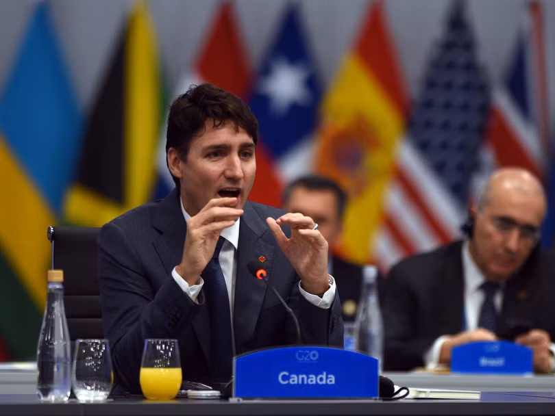 Nếu Trung Quốc trừng phạt Canada để trả đũa vụ bà Mạnh Vãn Chu bị bắt, Thủ tướng Justin Trudeau có thể sẽ có các biện pháp giáng trả Trung Quốc và ngả theo Mỹ trong cuộc chiến mậu dịch. Nếu Trung Quốc trừng phạt Canada để trả đũa vụ bà Mạnh Vãn Chu bị bắt, Thủ tướng Justin Trudeau có thể sẽ có các biện pháp giáng trả Trung Quốc và ngả theo Mỹ trong cuộc chiến mậu dịch.