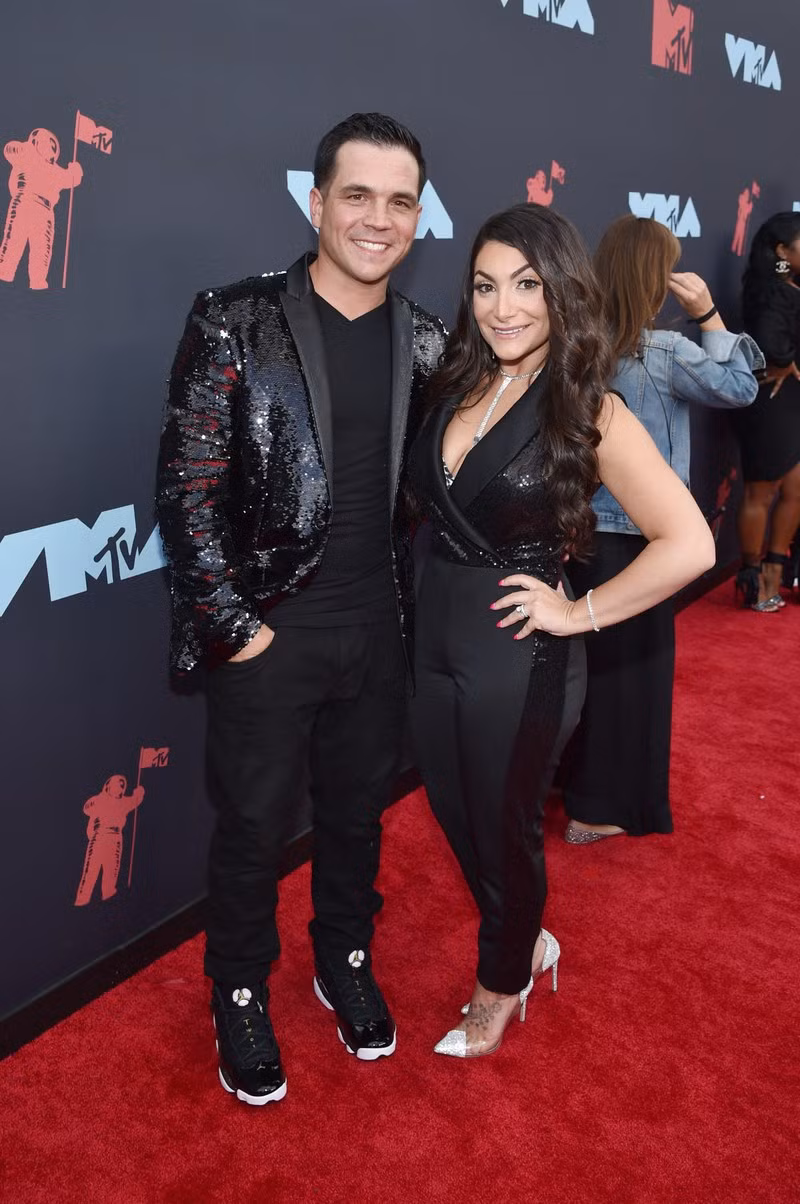 Christopher Buckner and Deena Nicole Cortese. Ảnh: Vogue Christopher Buckner and Deena Nicole Cortese. Ảnh: Vogue