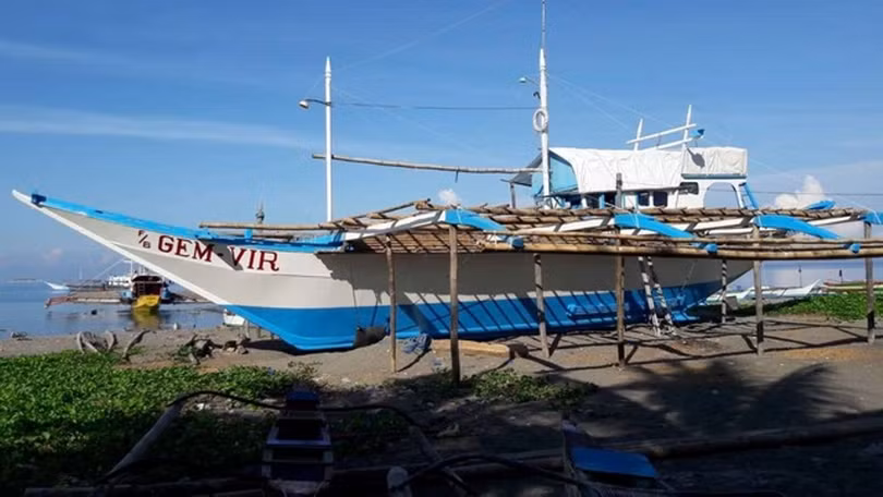Chiếc tàu Philippines bị đâm chìm Chiếc tàu Philippines bị đâm chìm