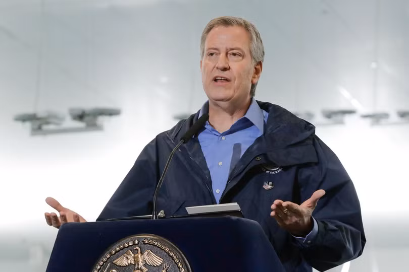 Ngày 30/3. ông Blasio đã có bài phát biểu tại Trung tâm huấn luyện trong nhà USTA, nơi sẽ xây dựng một bệnh viện tạm thời với 350 giường vào ngày 31/3 (Ảnh: AP).