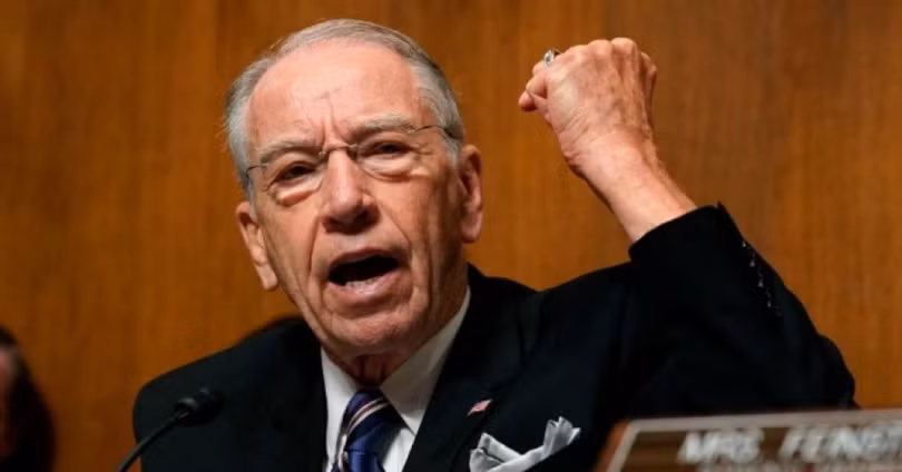 Thượng nghị sĩ Chuck Grassley, Chủ tịch Ủy ban Tài chính Thượng viện Mỹ gửi thư chất vấn ông Tedros Adhanom về 6 vấn đề liên quan đến vai trò của WHO trong dịch bệnh và quan hệ giữa WHO với Trung Quốc (Ảnh: Getty). Thượng nghị sĩ Chuck Grassley, Chủ tịch Ủy ban Tài chính Thượng viện Mỹ gửi thư chất vấn ông Tedros Adhanom về 6 vấn đề liên quan đến vai trò của WHO trong dịch bệnh và quan hệ giữa WHO với Trung Quốc (Ảnh: Getty).