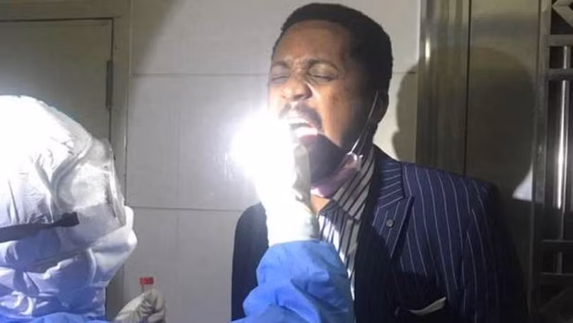 Lunde Isidore, doanh nhân người Congo, nói chính quyền đã cho người đến nhà anh ta để cưỡng chế xét nghiệm (Ảnh: BBC) Lunde Isidore, doanh nhân người Congo, nói chính quyền đã cho người đến nhà anh ta để cưỡng chế xét nghiệm (Ảnh: BBC)
