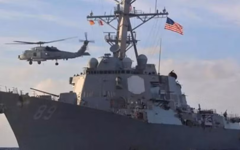 Khu trục hạm USS DDG-89 Mustin của Mỹ hôm 18/8 cùng tàu chiến Nhật diễn tập trên biển Hoa Đông (Ảnh: Đông Phương). Khu trục hạm USS DDG-89 Mustin của Mỹ hôm 18/8 cùng tàu chiến Nhật diễn tập trên biển Hoa Đông (Ảnh: Đông Phương).