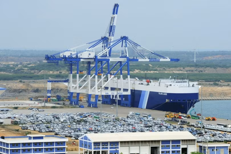 Sau khi xây dựng xong, do không trả được nợ, Sri Lanka đã phải cho phía Trung Quốc thuê cảng Hambantota trong 99 năm (Ảnh: SCMP). Sau khi xây dựng xong, do không trả được nợ, Sri Lanka đã phải cho phía Trung Quốc thuê cảng Hambantota trong 99 năm (Ảnh: SCMP).