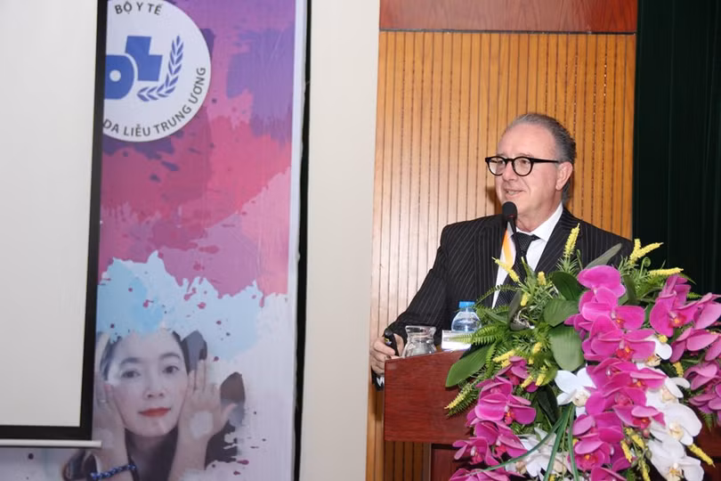 Các chuyên gia quốc tế tham luận tại hội thảo Các chuyên gia quốc tế tham luận tại hội thảo
