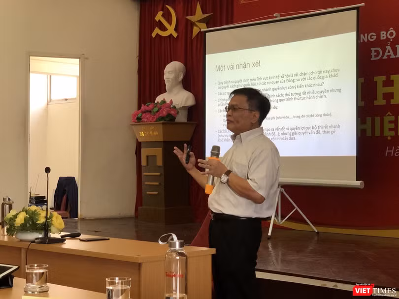 TS Nguyễn Đình Cung tại buổi sinh hoạt (Ảnh: HB)