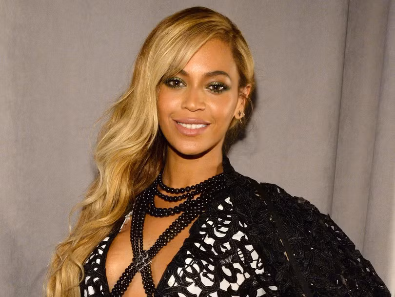 Beyonce ở số 7 (785.000 USD) Beyonce ở số 7 (US $ 785.000)
