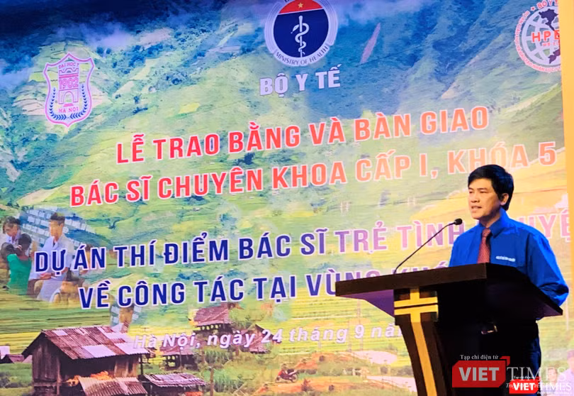 PGS.TS. Nguyễn Tuấn Hưng mong muốn các bác sĩ trẻ tình nguyện vượt qua khó khăn để góp phần nâng cao chất lượng chăm sóc sức khỏe nhân dân PGS.TS. Nguyễn Tuấn Hưng – Phó Vụ trưởng Vụ Tổ chức cán bộ (Bộ Y tế) mong muốn các bác sĩ trẻ tình nguyện vượt qua khó khăn để góp phần nâng cao chất lượng chăm sóc sức khỏe nhân dân