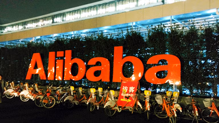 Alibaba là tập đoàn thương mại điện tử lớn nhất Trung Quốc. (Ảnh: TheStreet) Ảnh: TheStreet