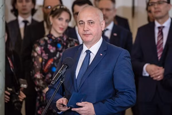 Ông Joachim Brudzinski, Bộ trưởng Nội vụ Ba Lan: NATO và EU cần có nhận thức chung về vấn đề có nên loại bỏ Huawei khỏi thị trường viễn thông hay không. Ông Joachim Brudzinski, Bộ trưởng Nội vụ Ba Lan: NATO và EU cần có nhận thức chung về vấn đề có nên loại bỏ Huawei khỏi thị trường viễn thông hay không.