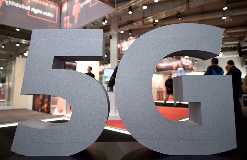 Việc Huawei bị cấm có thể khiến việc triển khai mạng 5G trên toàn cầu bị trì hoãn, các nhà khai thác mạng di động sẽ phải tốn thêm một khoản chi phí khá lớn. Ảnh: Investing Ảnh: Investing