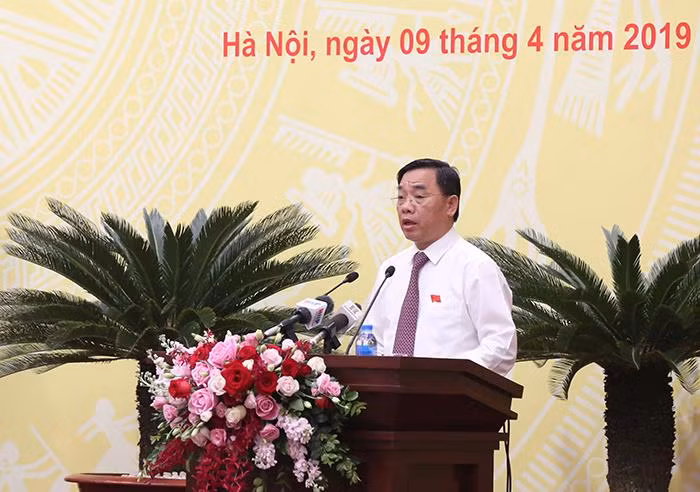 Giám đốc Sở Y tế Nguyễn Khắc Hiền trình bày Tờ trình điều chỉnh giá KCB tại kỳ họp của HĐND Giám đốc Sở Y tế Nguyễn Khắc Hiền trình bày Tờ trình điều chỉnh giá KCB tại kỳ họp của HĐND