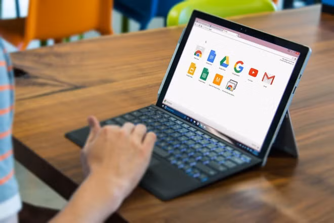 Google được cho là lạm dụng thế thống trị của trình duyệt Chrome để chèn ép đối thủ. Ảnh: LaptopMag.