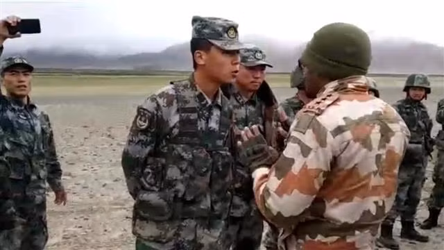 Quân đội hai bên đã trong tình trạng đối đầu căng thẳng ở một số khu vực biên giới từ đầu tháng 5 tới nay (Ảnh: Đa Chiều).