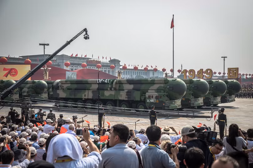 Tại lễ diễu binh kỉ niệm 70 năm quốc khánh năm ngoái, Trung Quốc đã trình làng tên lửa liên lục địa mới DF-41 (Ảnh: NYT)