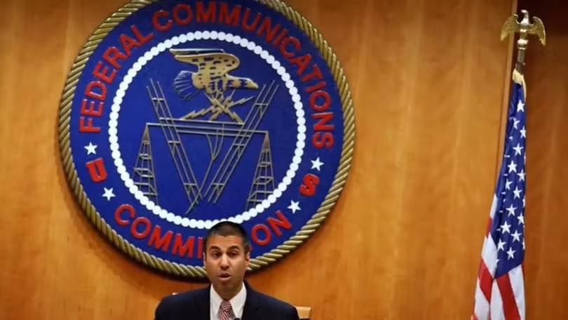 Ông Ajit Pai , Chủ tịch FCC công bố phán quyết (Ảnh: Reuters). Ông Ajit Pai , Chủ tịch FCC công bố phán quyết (Ảnh: Reuters).