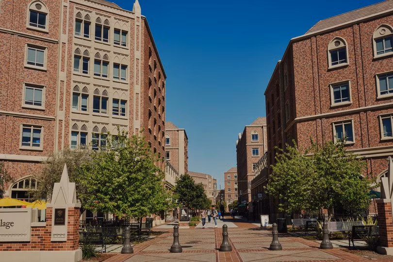 Đại học Nam California (USC), trường có nhiều sinh viên dính vào đường dây chạy điểm Đại học Nam California (USC), trường có nhiều sinh viên dính vào đường dây chạy điểm