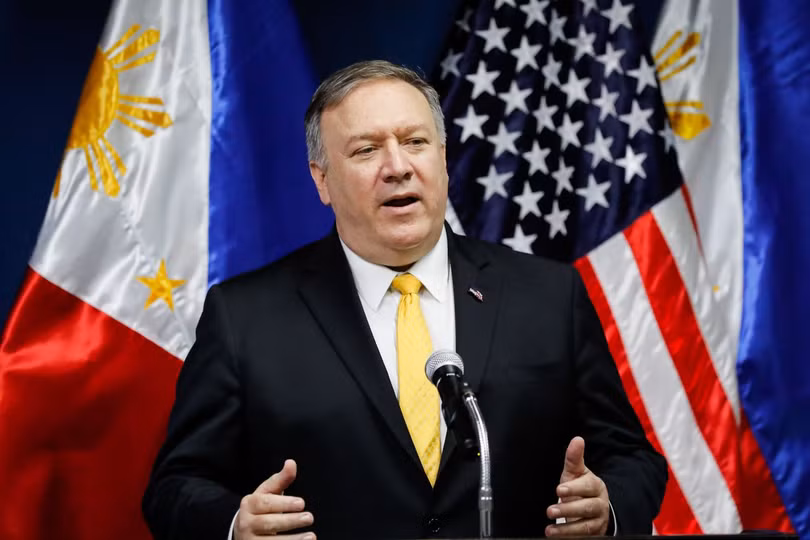 Ngoại trưởng Mỹ Mike Pompeo hồi tháng 3 khi thăm Philippines đã tuyên bố áp dụng “Hiệp ước phòng thủ chung Mỹ - Philippines” bảo vệ vùng biển tranh chấp hoặc tàu thuyền, máy bay của Philippines bị tiến công Ngoại trưởng Mỹ Mike Pompeo hồi tháng 3 khi thăm Philippines đã tuyên bố áp dụng “Hiệp ước phòng thủ chung Mỹ - Philippines” bảo vệ vùng biển tranh chấp hoặc tàu thuyền, máy bay của Philippines bị tiến công