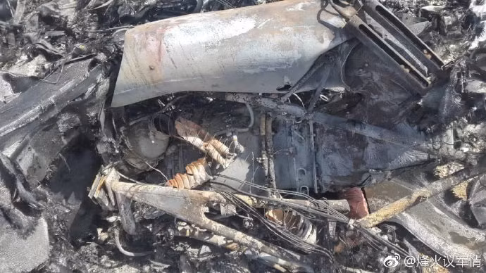 Ảnh xác chiếc B-52 bị hạ do Taliban công bố