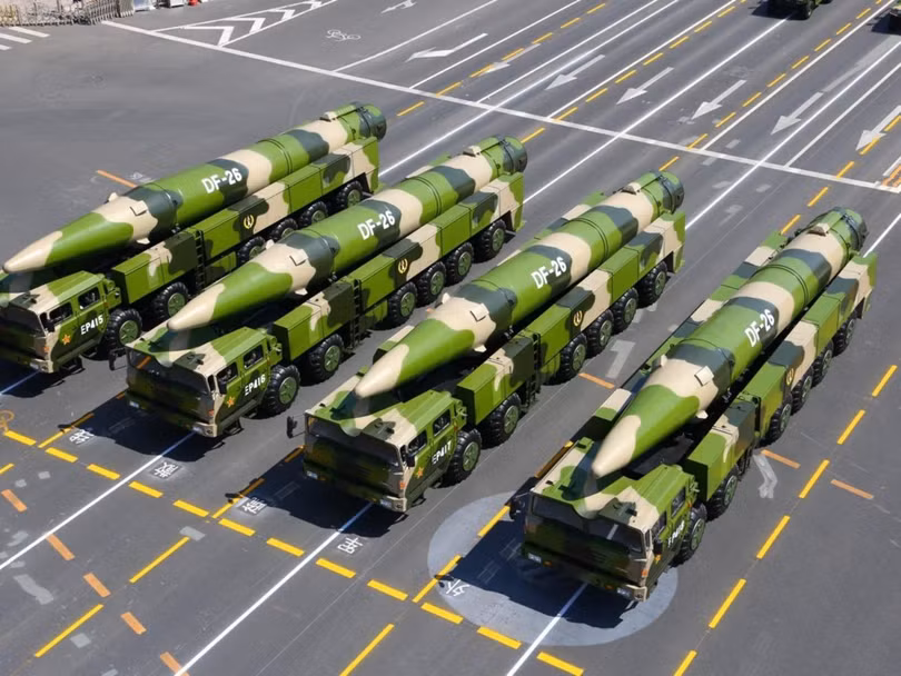 Đội hình 4 tên lửa DF-26 tham gia diễu binh Đội hình 4 tên lửa DF-26 tham gia diễu binh