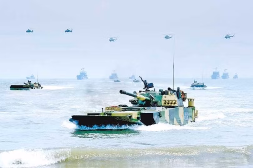 Một cuộc diễn tập hiệp đồng quân binh chủng tấn công chiếm đảo được Trung Quốc tổ chức ở vùng biển gần Đài Loan Một cuộc diễn tập hiệp đồng quân binh chủng tấn công chiếm đảo được Trung Quốc tổ chức ở vùng biển gần Đài Loan