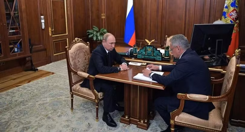 Tổng thống Nga Vladimir.Putin và Bộ trưởng Quốc phòng Sergei Shogun
