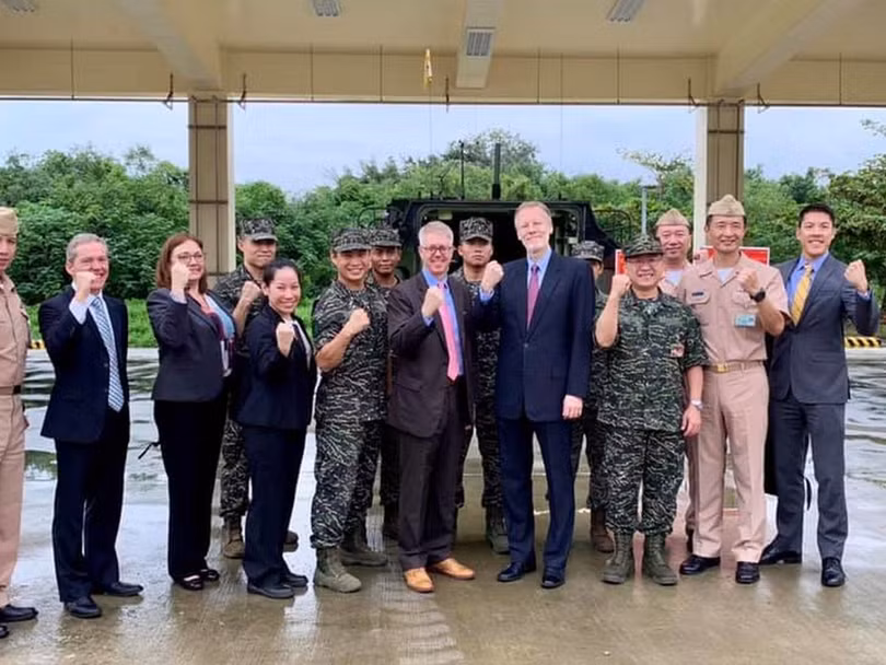 Ông Brent Christensen và đoàn AIT thăm căn cứ hải quân Tả Doanh Ông Brent Christensen và đoàn AIT thăm căn cứ hải quân Tả Doanh