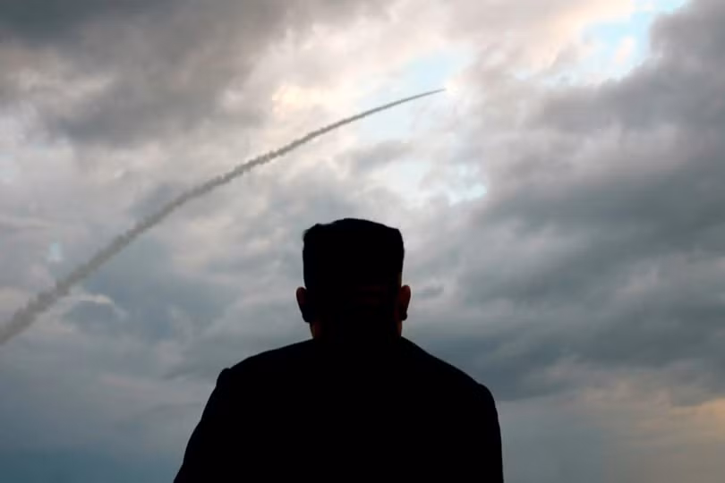 Nhà lãnh đạo Kim Jong-un đích thân chỉ huy vụ phóng thử Nhà lãnh đạo Kim Jong-un đích thân chỉ huy vụ phóng thử